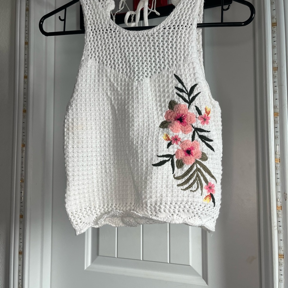 Hollister White Floral Embroidered Women's Top